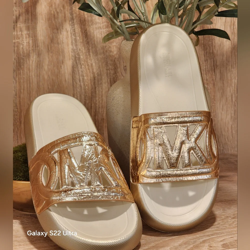 MICHAEL Michael Kors Splash Metallic Pale Gold Leather Slide Sandal Size 9 - Picture 6 of 11